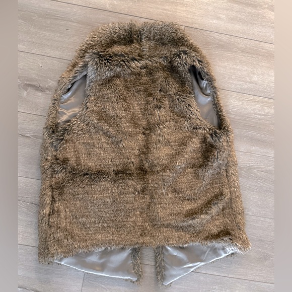 FAUX FUR VEST - Picture 2 of 2